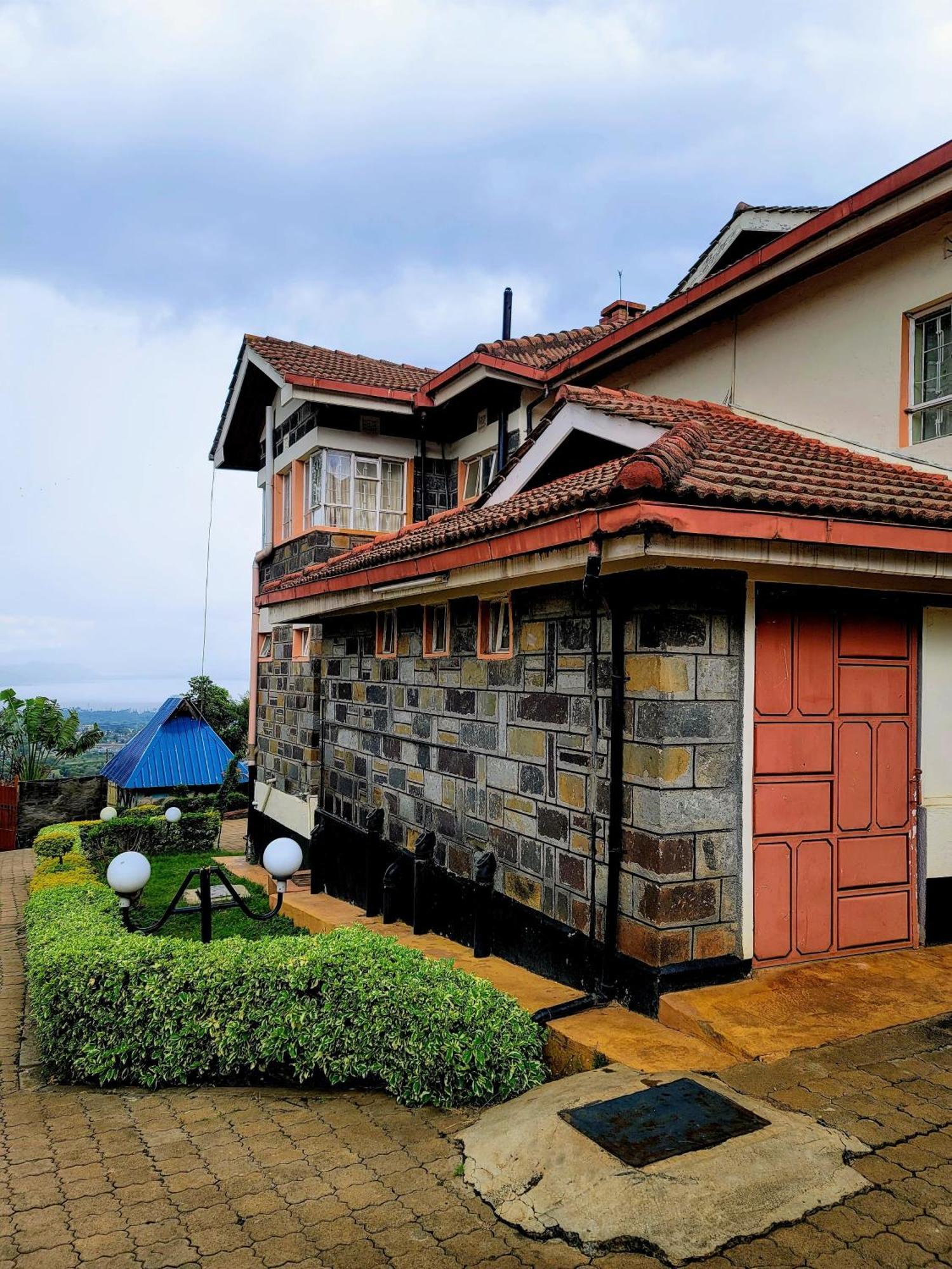 Apex Resort Nakuru Exterior photo