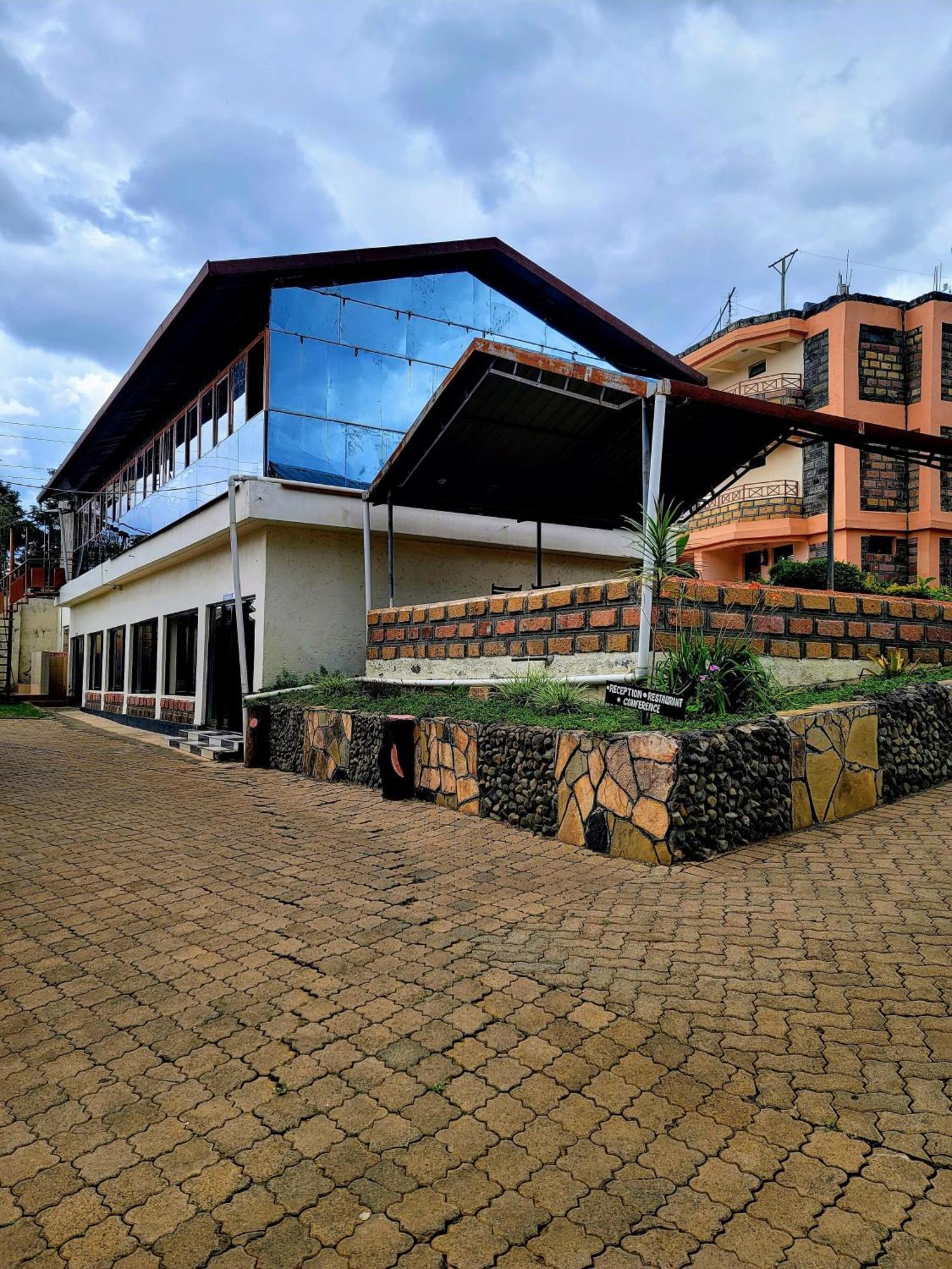 Apex Resort Nakuru Exterior photo