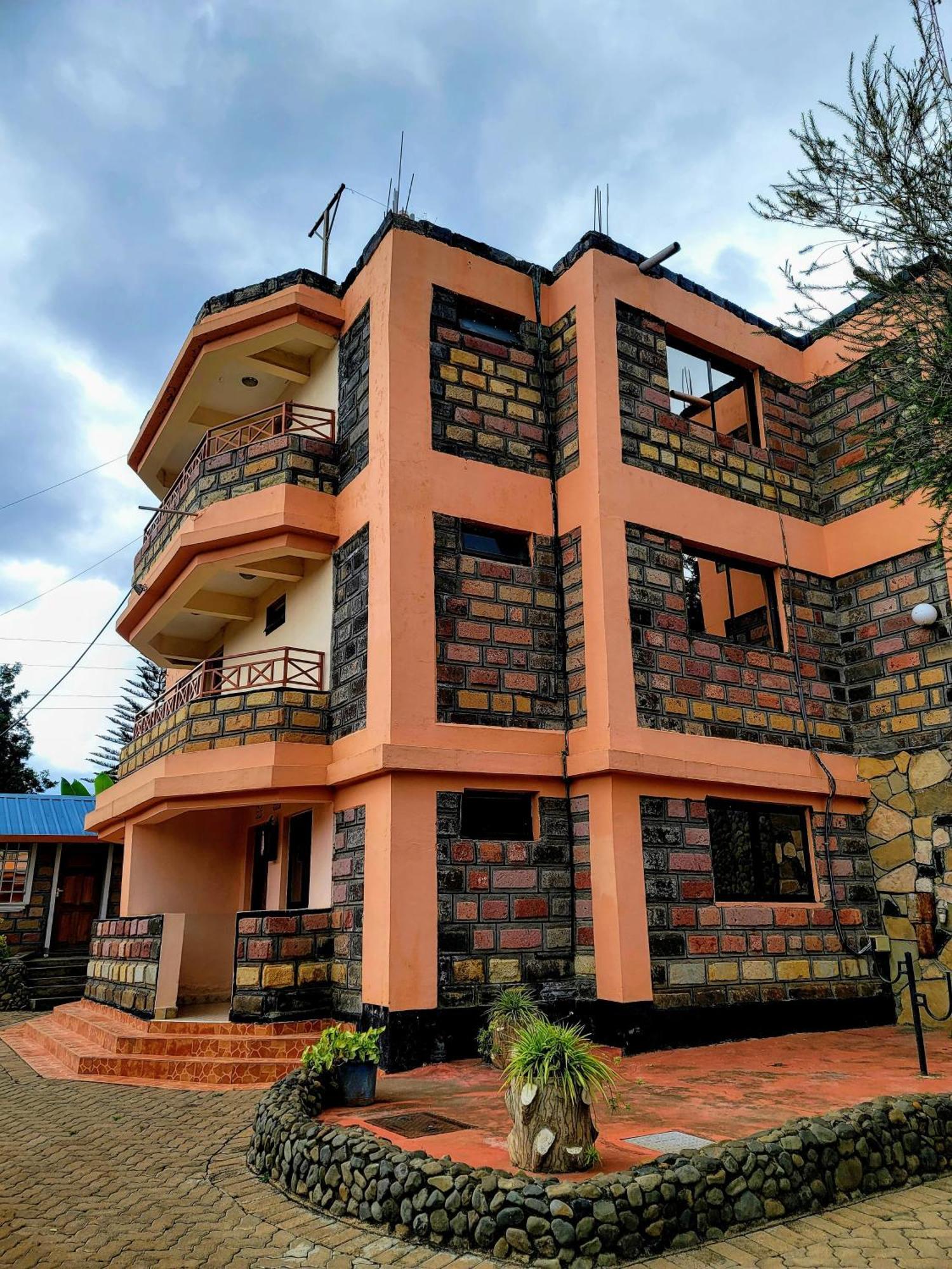 Apex Resort Nakuru Exterior photo