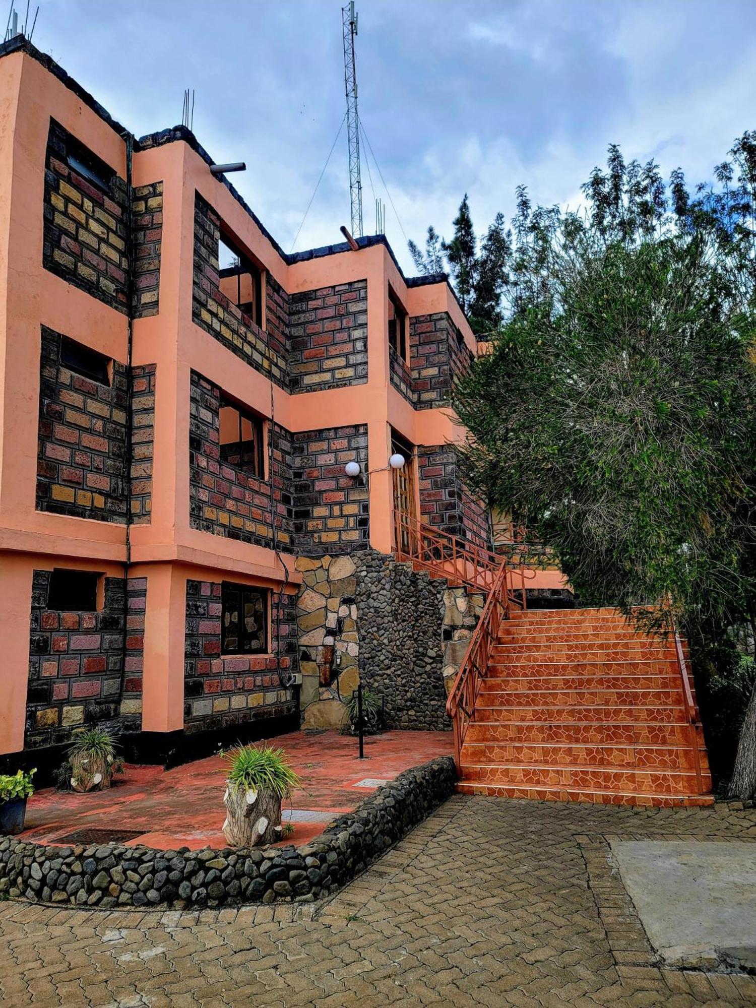 Apex Resort Nakuru Exterior photo