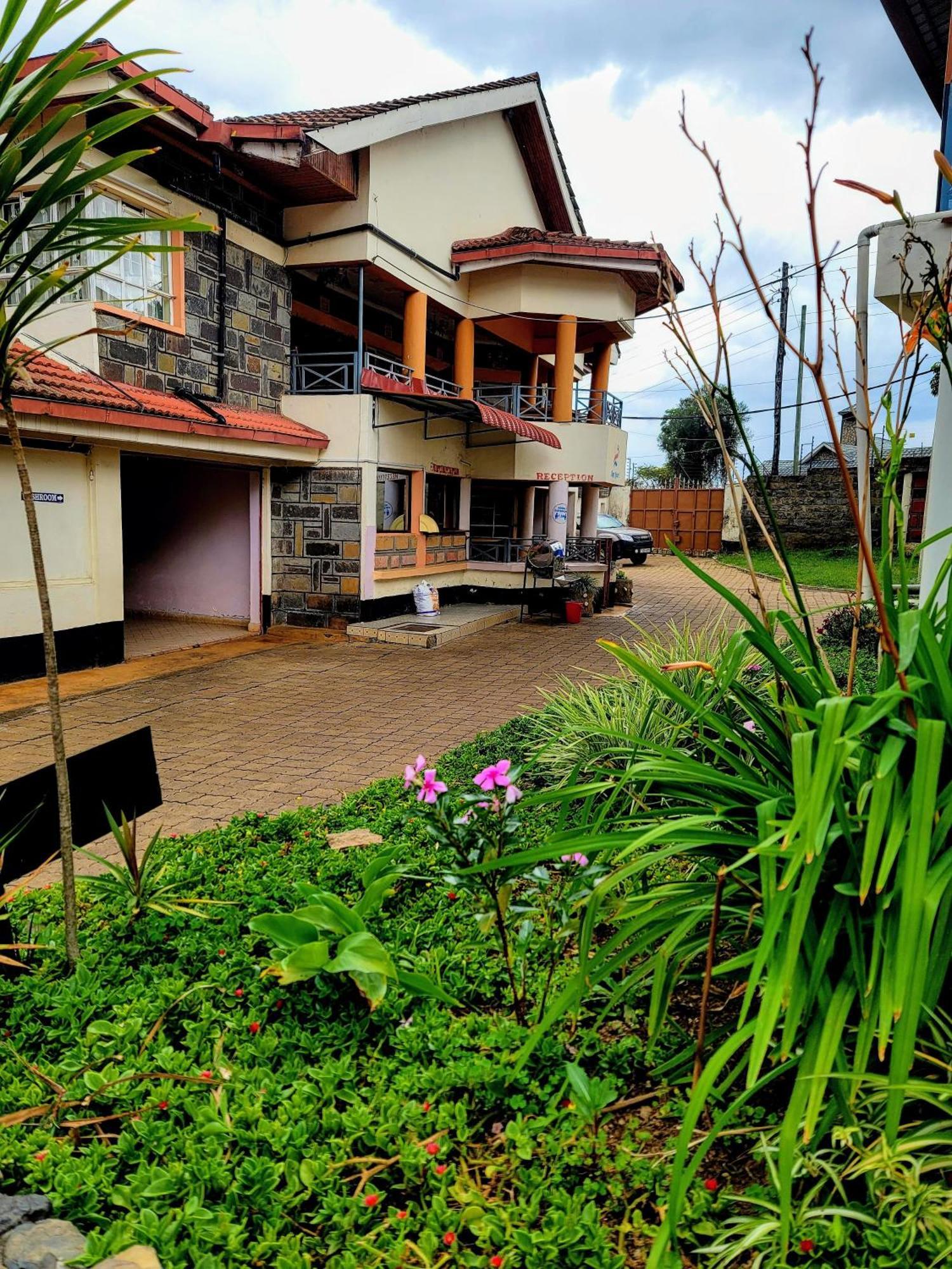 Apex Resort Nakuru Exterior photo